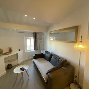 https://magnifique-duplex-vieil-antibes.fr-provencehotel.com