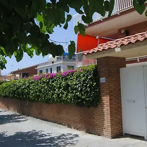 https://apartamento-maraka-playa-castelldefels.catalonia-hotels.com